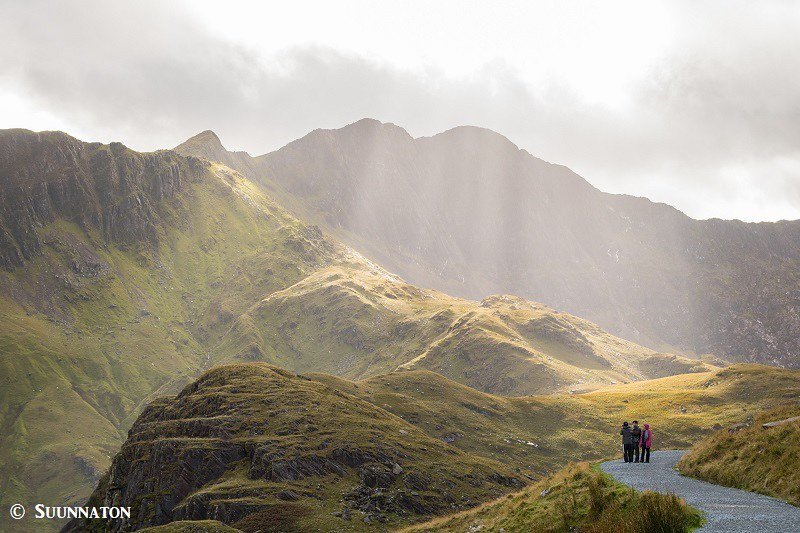 Snowdonian kansallispuisto, Snowdon, Miners Track, auringosateet